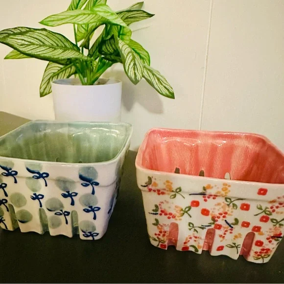 NEW Anthropologie Floral Ceramic Berry Baskets 2pc Set - Picture 4 of 6